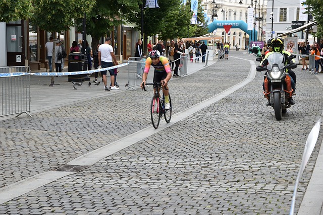 尽管比利时 尽管比利时